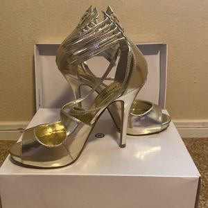 Glorious Gold ✨✨ Call it Spring high heels 👠